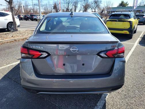 2025 Nissan Versa 1.6 SR