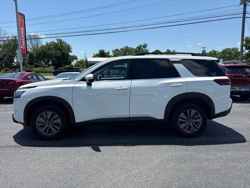 Glacier White 2025 Nissan Pathfinder SV
