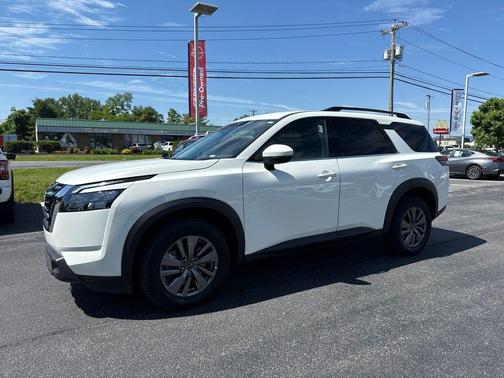 Glacier White 2025 Nissan Pathfinder SV