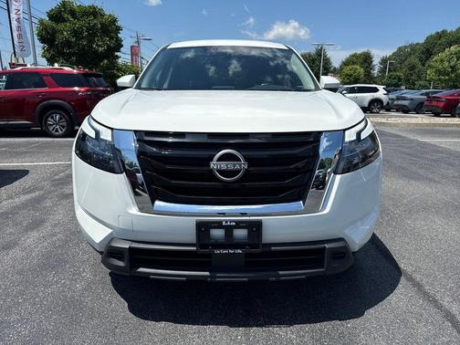 Glacier White 2025 Nissan Pathfinder SV