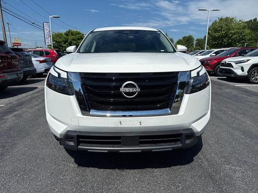 Glacier White 2025 Nissan Pathfinder SV