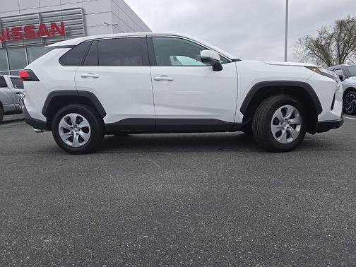 Ice 2025 Toyota RAV4 LE