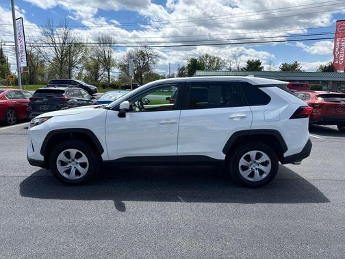 Ice 2025 Toyota RAV4 LE