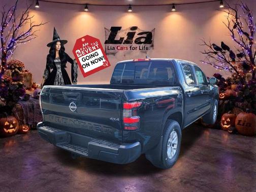 Super Black 2027 Nissan Frontier S