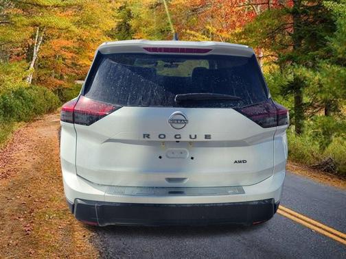 Everest White P 2026 Nissan Rogue SV