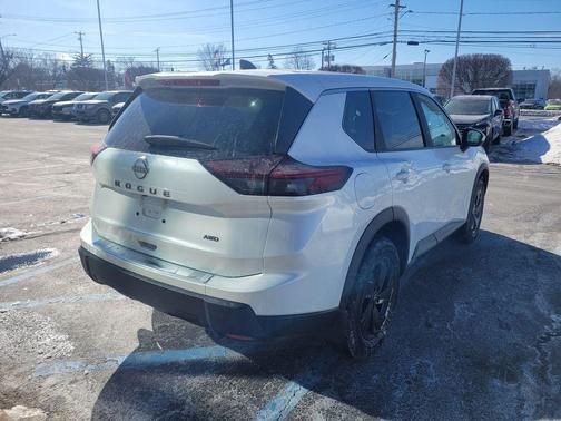 Everest White P 2026 Nissan Rogue SV