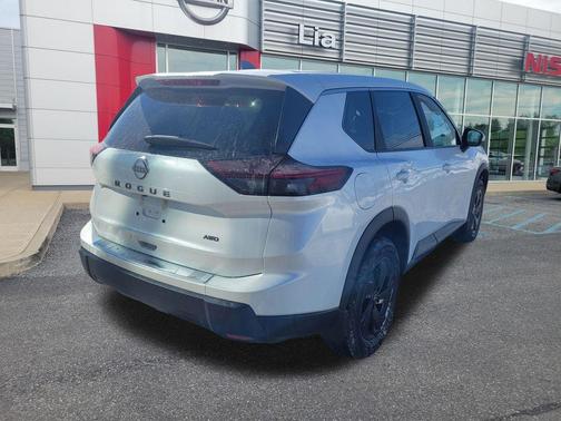 Everest White P 2026 Nissan Rogue SV
