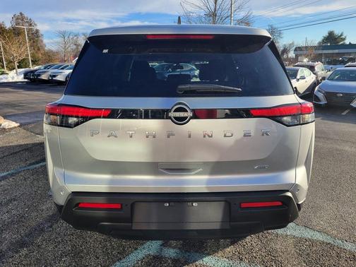 2025 Nissan Pathfinder S