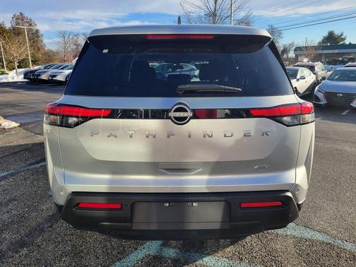 2025 Nissan Pathfinder S