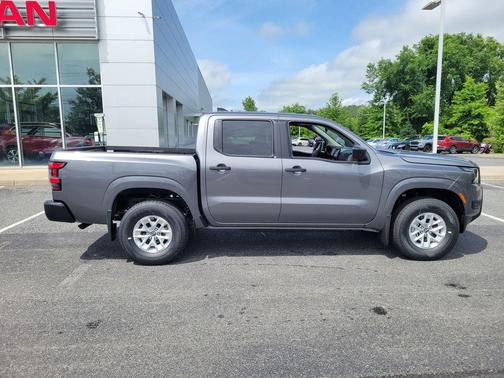2025 Nissan Frontier S
