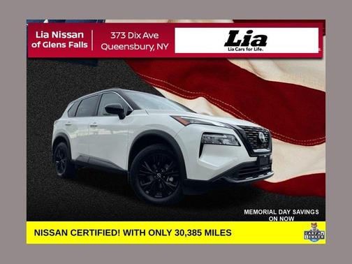 2 Tone White / Black Roof 2023 Nissan Rogue SV