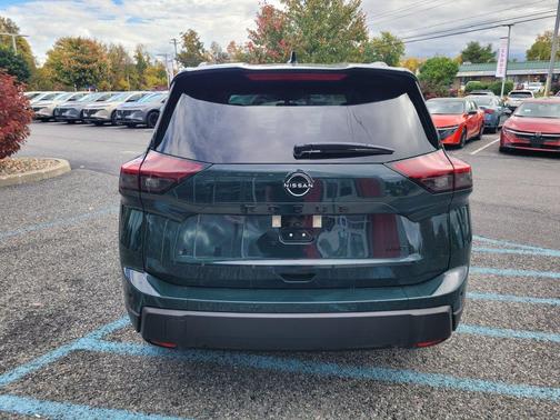 Obsidian Black 2027 Nissan Rogue