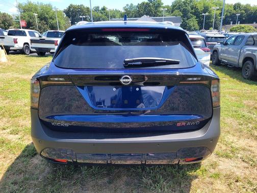 2025 Nissan Kicks SR