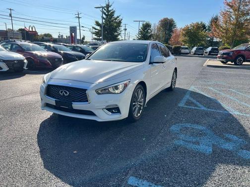 2023 INFINITI Q50 LUXE