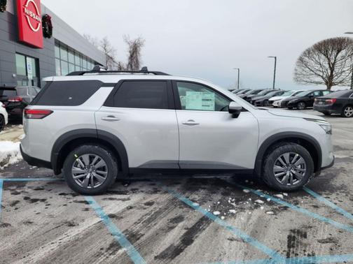 2025 Nissan Pathfinder SV