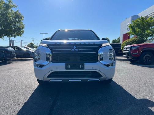 Diamond White 2024 Mitsubishi Outlander SEL