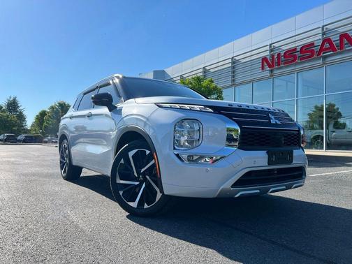 Diamond White 2024 Mitsubishi Outlander SEL