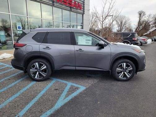 2025 Nissan Rogue SL