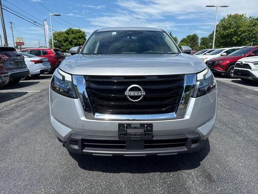 Brilliant Silver Metallic 2024 Nissan Pathfinder SV