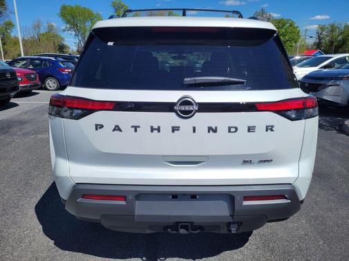 Everest White P 2026 Nissan Pathfinder SL