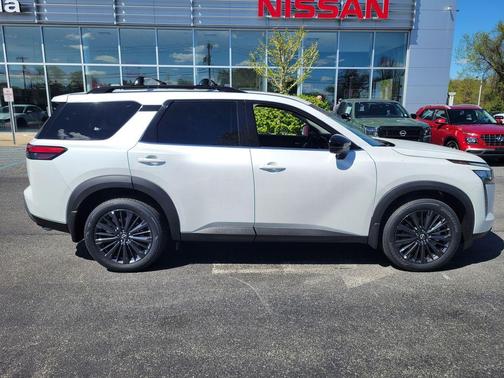 Everest White P 2026 Nissan Pathfinder SL