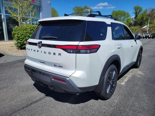 Everest White P 2026 Nissan Pathfinder SL