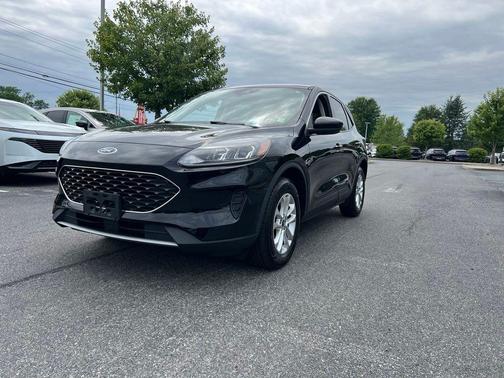 Black Metallic 2021 Ford Escape SE