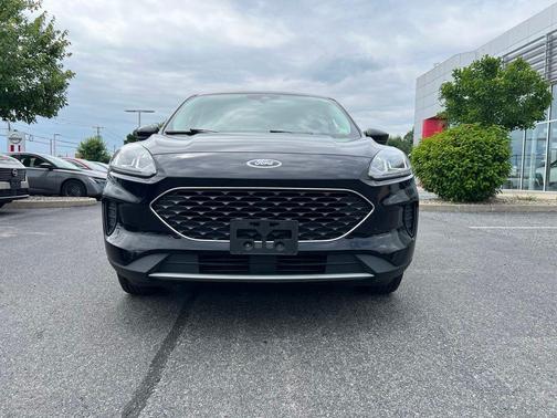 Black Metallic 2021 Ford Escape SE