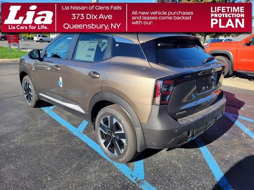 Canyon Bronze M 2026 Nissan Kicks SV