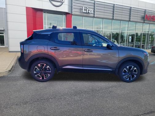 Canyon Bronze M 2026 Nissan Kicks SV