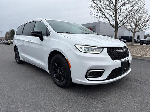 2024 Chrysler Pacifica Touring-L