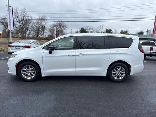 2024 Chrysler Pacifica Touring-L