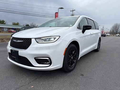 2024 Chrysler Pacifica Touring-L