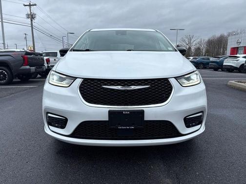 2024 Chrysler Pacifica Touring-L