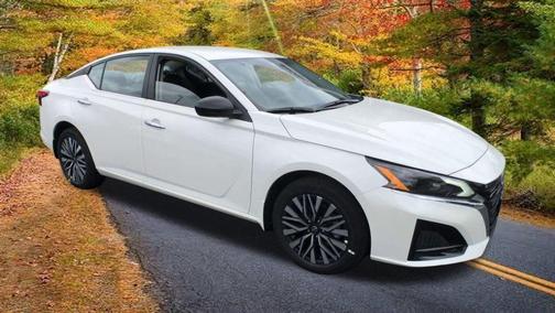 Pearl White Tri-Coat 2026 Nissan Altima SV