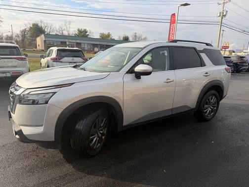 2024 Nissan Pathfinder SV