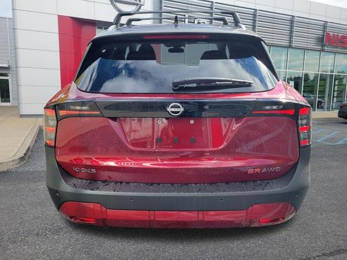 2t Red Blk Roof 2026 Nissan Kicks SR