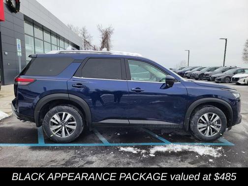 2025 Nissan Pathfinder SL