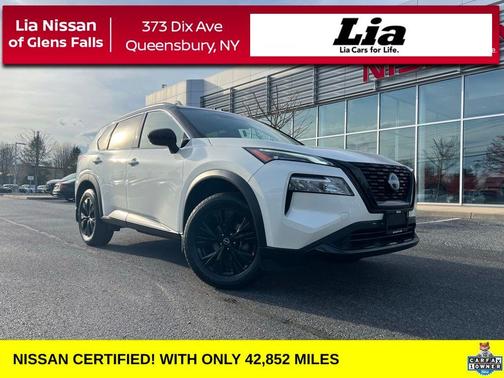 2 Tone White / Black Roof 2023 Nissan Rogue SV