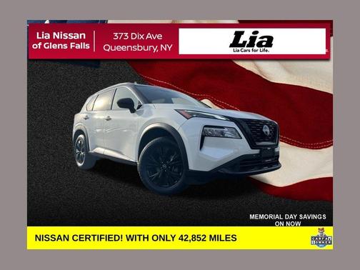 2 Tone White / Black Roof 2023 Nissan Rogue SV