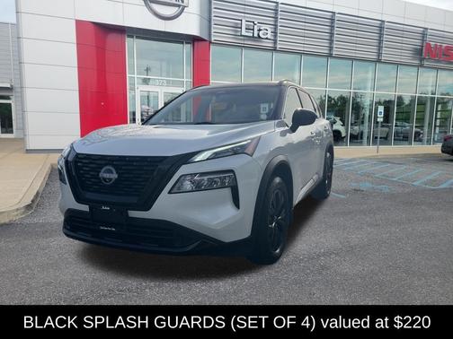 2 Tone White / Black Roof 2023 Nissan Rogue SV