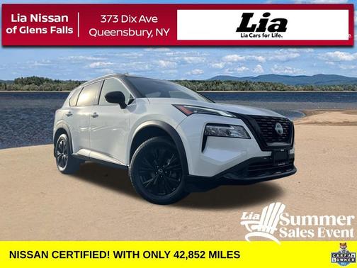 2 Tone White / Black Roof 2023 Nissan Rogue SV