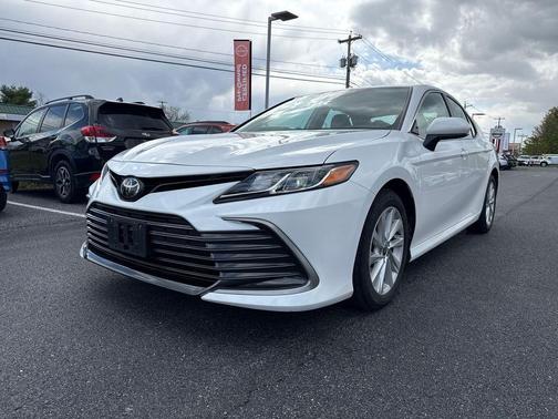 White 2022 Toyota Camry LE
