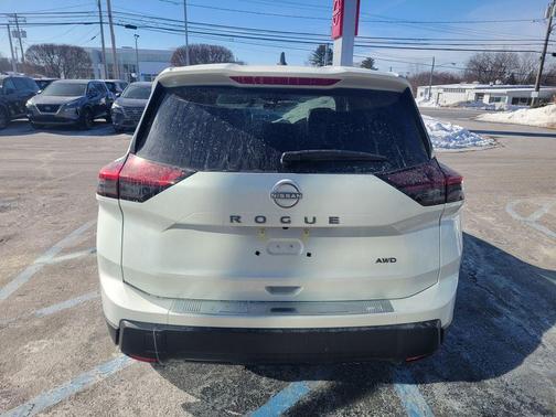 Pearl 2026 Nissan Rogue SV