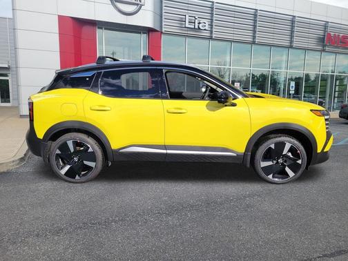 2t Ylw Blk Roof 2026 Nissan Kicks SR