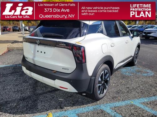 Aspen White Tri 2026 Nissan Kicks SV