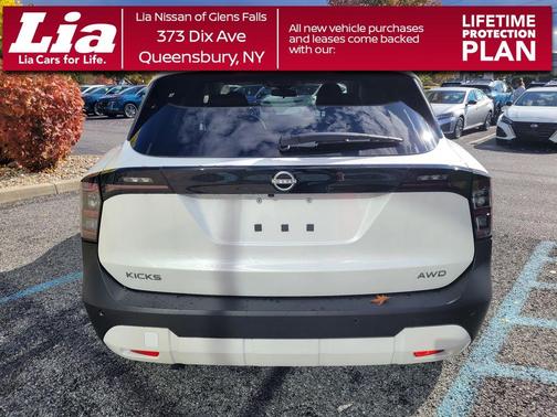 Aspen White Tri 2026 Nissan Kicks SV