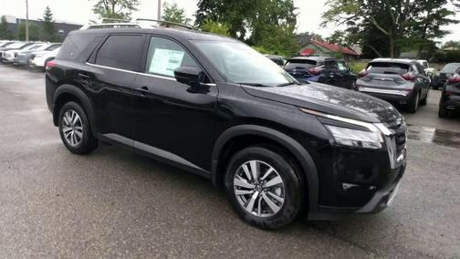 2025 Nissan Pathfinder SL