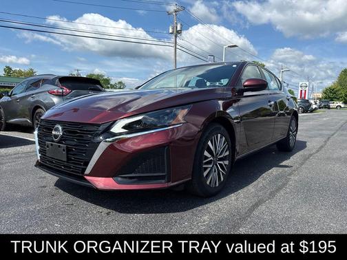 Garnet Pearl Me 2024 Nissan Altima 2.5 SV
