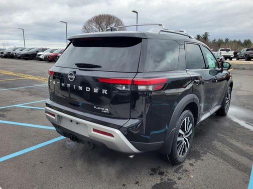 2025 Nissan Pathfinder Platinum